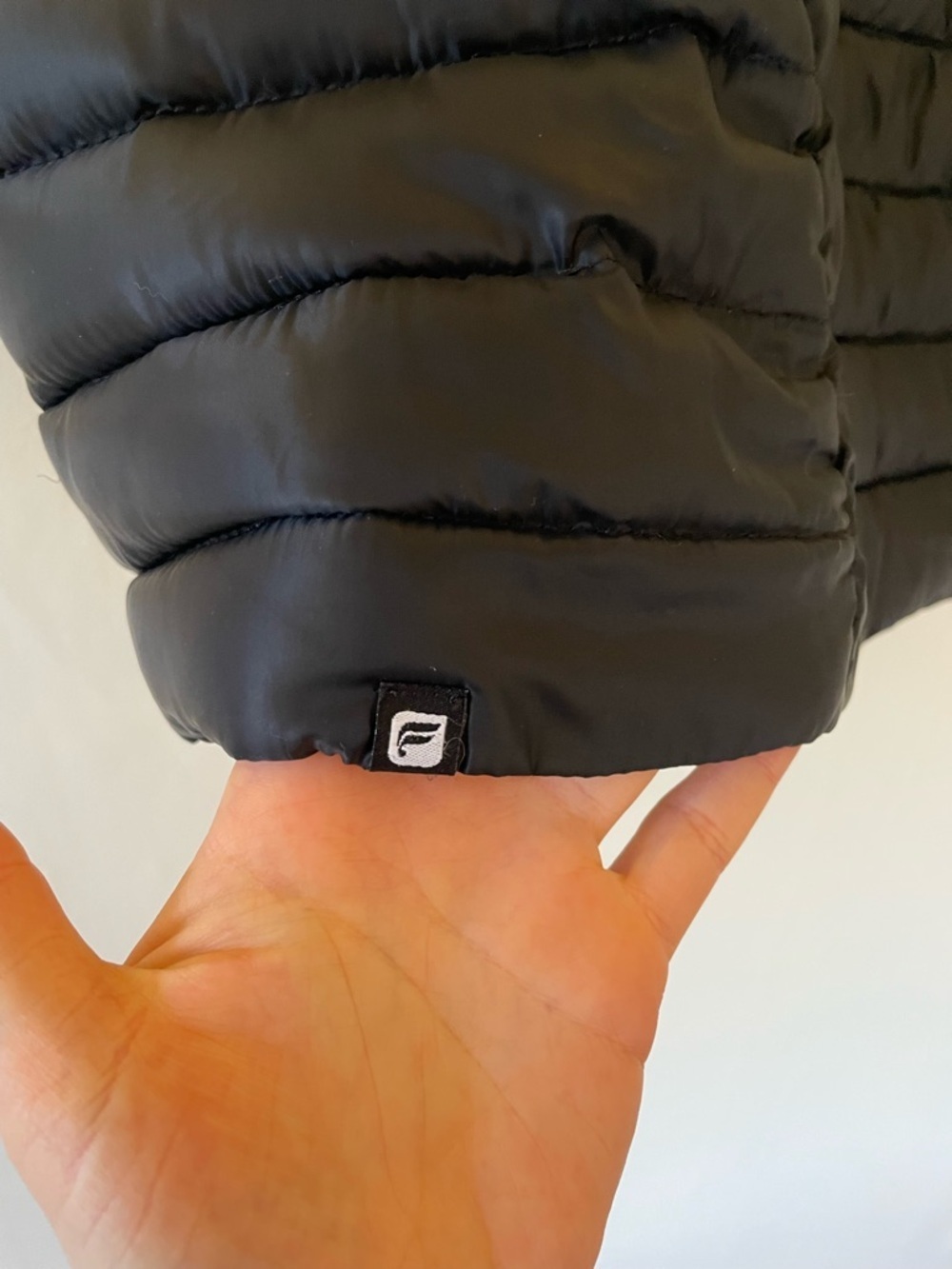 Fabletics Black Quilted Puffer Vest Gray White Chevron Active Yoga Comfy Light - Picture 12 of 16